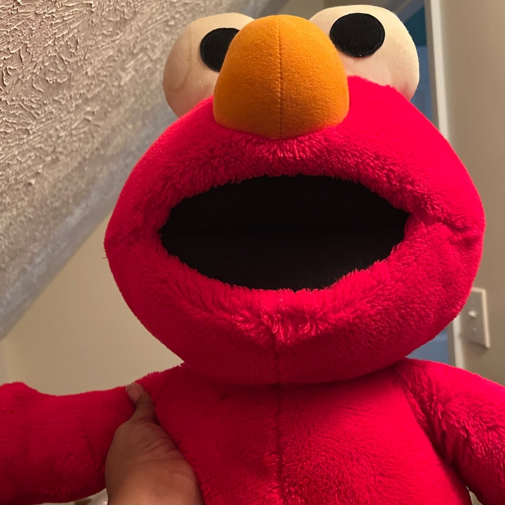 Elmo jumbo tickle me Elmo with voice box